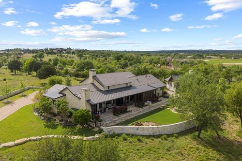 50 Turning Stone Cir, Fredericksburg, TX, 78624-2331 | Card Image