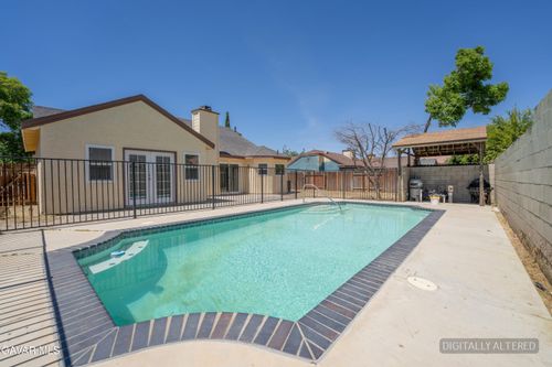 44148 Dahlia St, Lancaster, CA, 93535 | Card Image
