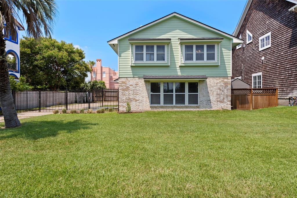 Bay Colony Dr, LA Porte, TX 77571