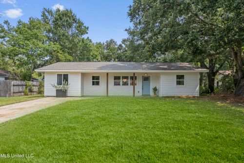 409 Woody Cir, Ocean Springs, MS, 39564-5217 | Card Image