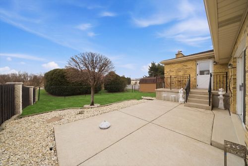 707 S Noah Terrace, Mount Prospect, IL, 60056 | Card Image