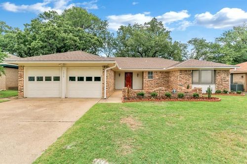 1215 San Marcos Dr, Arlington, TX, 76012-1755 | Card Image