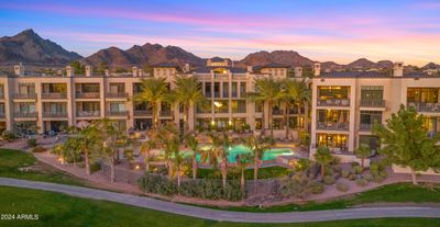 124 - 8 Biltmore Estates Drive, Condo with 2 bedrooms, 3 bathrooms and null parking in Phoenix AZ | Image 2