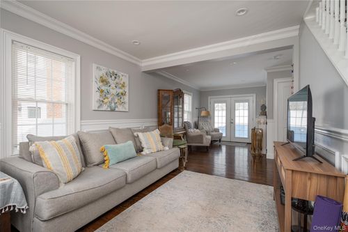 132 Webster St, Merrick, NY, 11566-2617 | Card Image