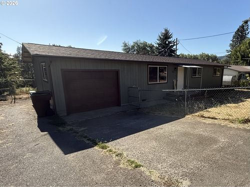 351 Se Darrell Ave, Winston, OR, 97496-8519 | Card Image