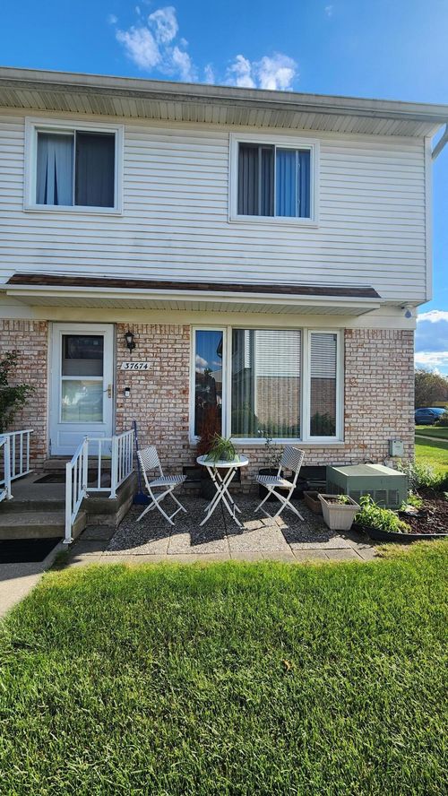 37674 Colonial Dr, Westland, MI, 48185-7596 | Card Image