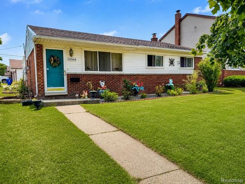 33564 Vista Way, Fraser, MI, 48026-4325 | Card Image