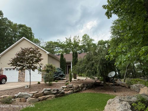 47 Dakota Dr, Hazleton, PA, 18202-3406 | Card Image