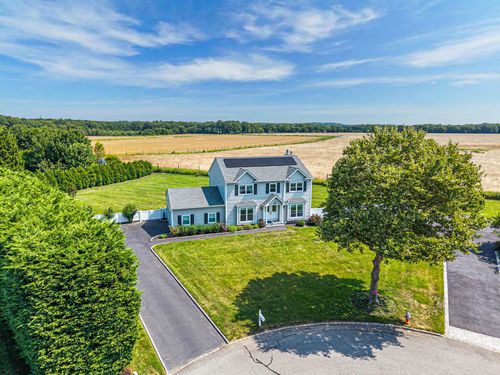 24 Pleasant Ct, Calverton, NY, 11933-1408 | Card Image