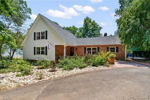 2786 Robinhood Rd, Winston-Salem, NC, 27106-5808 | Card Image