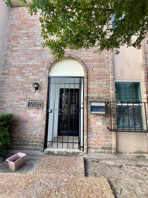 10102 Emnora Ln, Houston, TX, 77080-5002 | Card Image