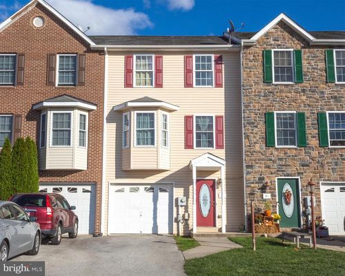 83 Fuzzy Tail Dr, RANSON, WV, 25438-4877 | Card Image