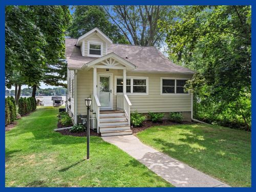5108 Wickert Dr, West Bend, WI, 53095-9235 | Card Image