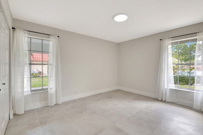 733 Nantucket Cir, Condo with 2 bedrooms, 2 bathrooms and null parking in Lake Worth FL | Image 16