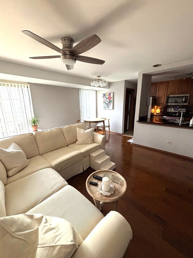APT-8 - 133 Idle Wild Ct, Condo with 2 bedrooms, 2 bathrooms and 2 parking in Schaumburg IL | Image 5