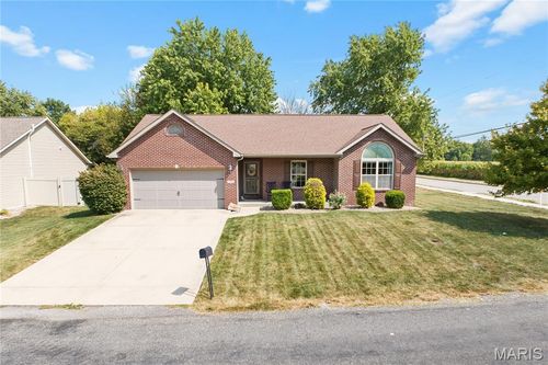 2106 Williams St, Maryville, IL, 62062-5768 | Card Image