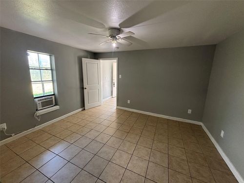 9-2013 Eubanks St, Houston, TX, 77093-8009 | Card Image