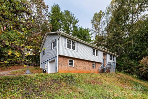 84 High Country Rd, Weaverville, NC, 28787-9374 | Card Image