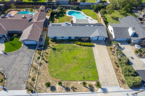 2511 18th Ave, Kingsburg, CA, 93631-1122 | Card Image