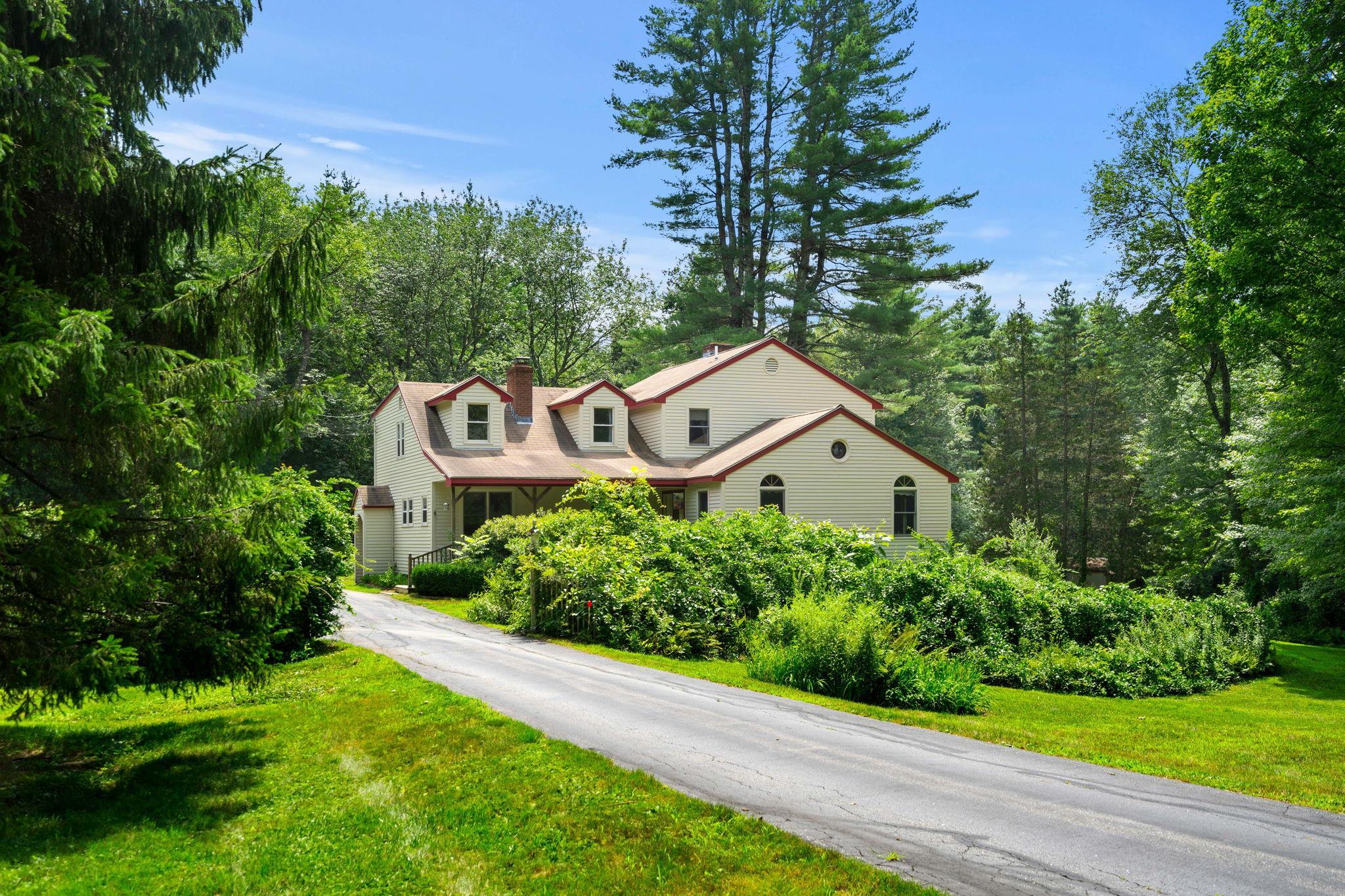 Pleasant St, Epping, NH 03042