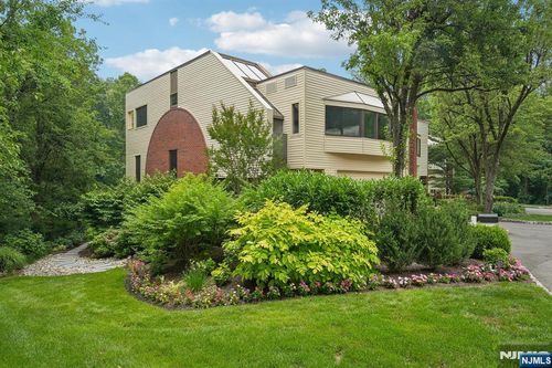 25 Daniel Court, Ridgewood, NJ, 07450 | Card Image