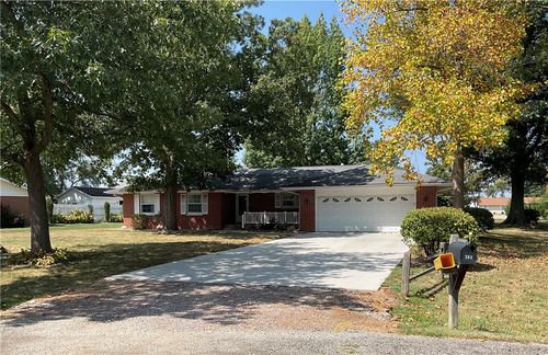 304 W Poplar Dr, Effingham, IL, 62401-2958 | Card Image