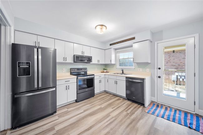 Black Stainless appliances | Image 8