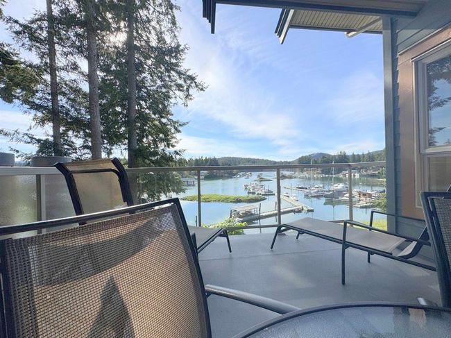 Balcony with a water view | Image 12