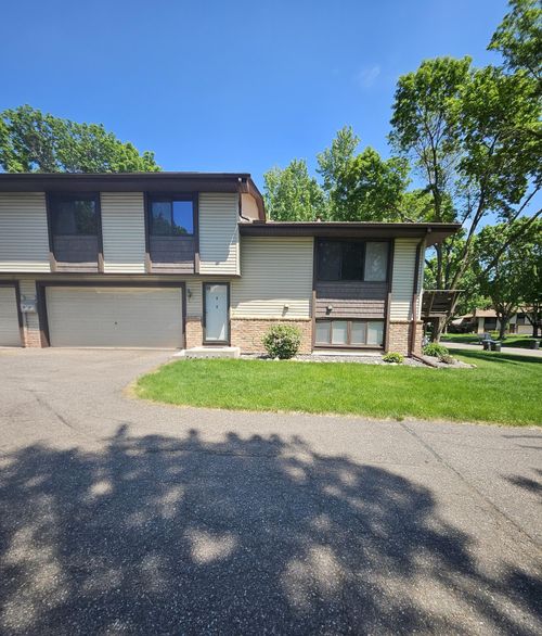 3900 Brookdale Cir N, Brooklyn Park, MN, 55443-2874 | Card Image