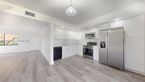 apt-212-8420 Sw 133rd Avenue Rd, Miami, FL, 33183-4564 | Card Image