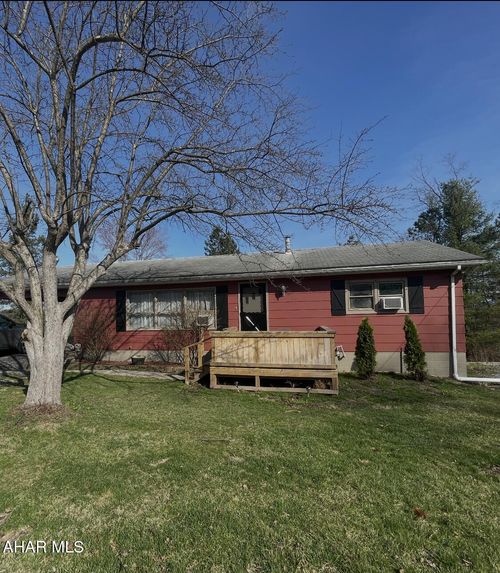 326 Reiling Ln, Altoona, PA, 16601-7729 | Card Image