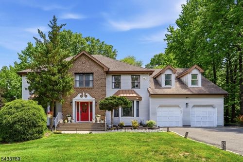 11 Anthony Ave, Edison, NJ, 08820-1466 | Card Image