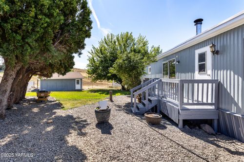 10 Wiland Heights Rd, Selah, WA, 98942-9212 | Card Image