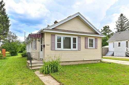 3945 E Birchwood Avenue, Cudahy, WI, 53110 | Card Image