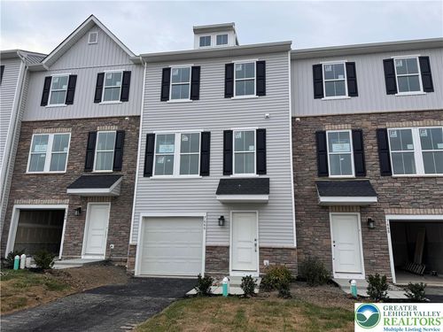 7666 Clayton Ave, Coopersburg, PA, 18036-8748 | Card Image