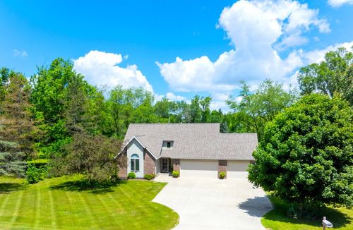 296 Coachman Dr, Mount Pleasant, MI, 48858-9032 | Card Image