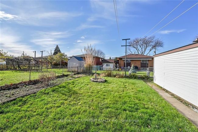135 Nash Rd N, House other with 3 bedrooms, 2 bathrooms and 5 parking in Hamilton ON | Image 37