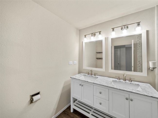 Full upstairs full bath | Image 28