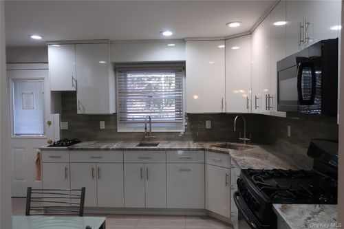 1 Tokay Ln, Monsey, NY, 10952-1702 | Card Image