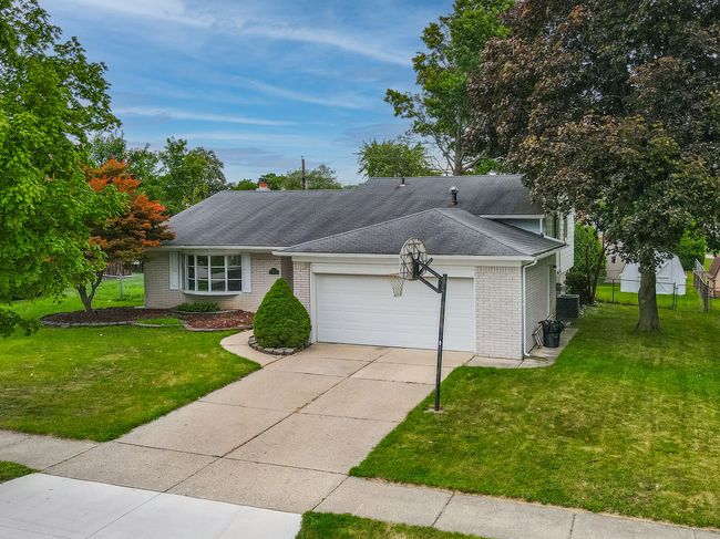 16592 Country Club Dr, House other with 3 bedrooms, 2 bathrooms and null parking in Livonia MI | Image 34