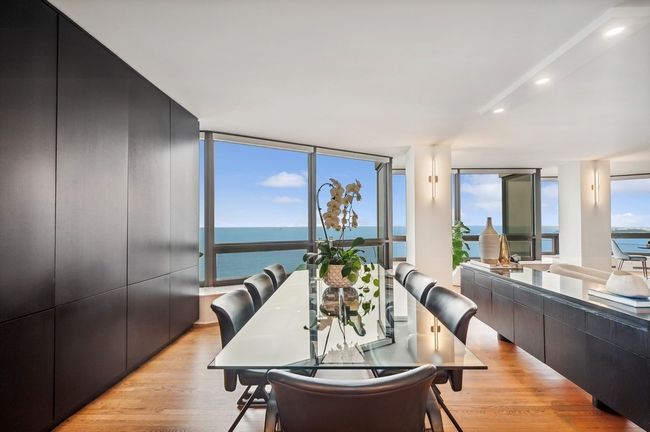 APT-19 - 1418 N Lake Shore Dr, Condo with 3 bedrooms, 4 bathrooms and 2 parking in CHICAGO IL | Image 5