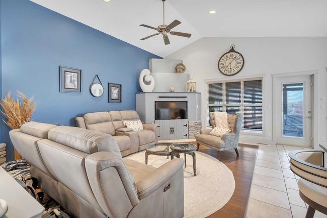 18 Laurel Rd, House detached with 4 bedrooms, 3 bathrooms and 6 parking in Sylvan Lake AB | Image 4