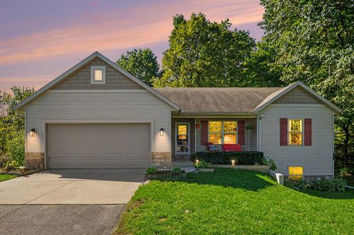 2033 Winston View Dr Ne, Cedar Springs, MI, 49319-7947 | Card Image