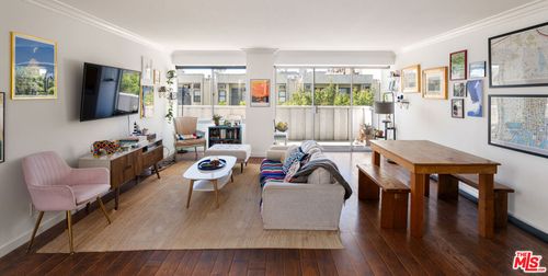 509-7135 N Hollywood Way, Burbank, CA, 91505-3406 | Card Image