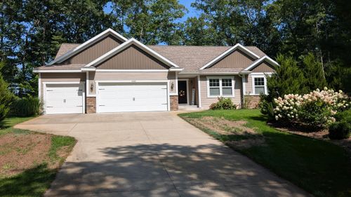 4462 Manchester Ln, Twin Lake, MI, 49457-8623 | Card Image
