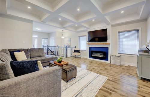 40 Fraserwood Crt, Cambridge, ON, N1S0B3 | Card Image