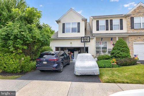 142 Willow Dr, EASTON, PA, 18045-7477 | Card Image