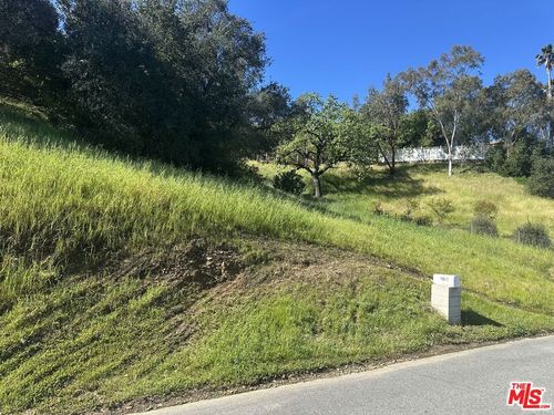 3010 Foothill Dr, Thousand Oaks, CA, 91361-4907 | Card Image