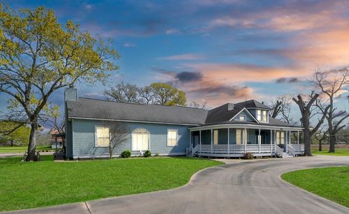 7018 Railroad St, Wallis, TX, 77485-9352 | Card Image