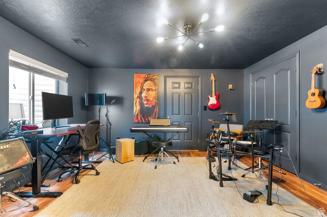 Basement bedroom #3 with double closets. | Image 18